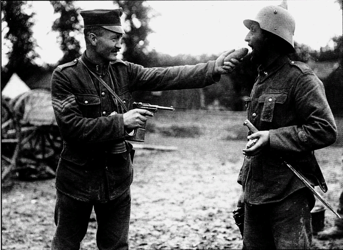 Немецкиедеверсанты в Бресте. Раненые немецкие солдаты вермахта. Немцы смеются. Товарищ по немецки
