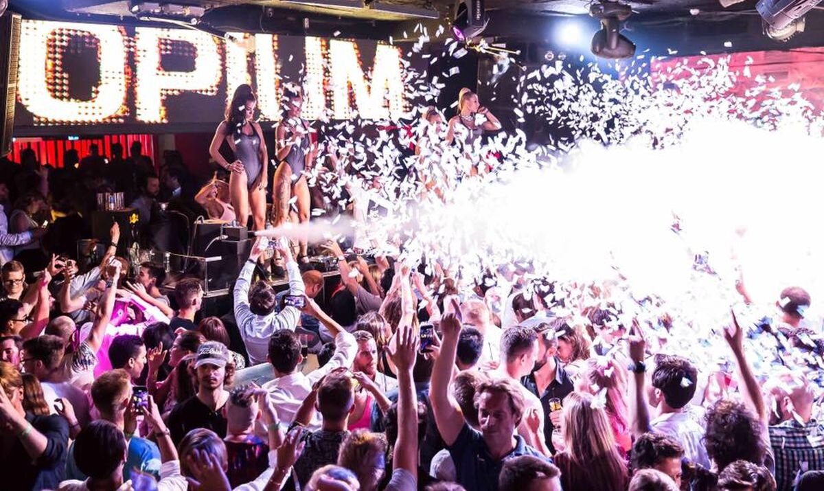 Клуб лучший форум. Opium Club Barcelona. Ночной клуб. Барселона клубы ночные. Ночные развлечения.