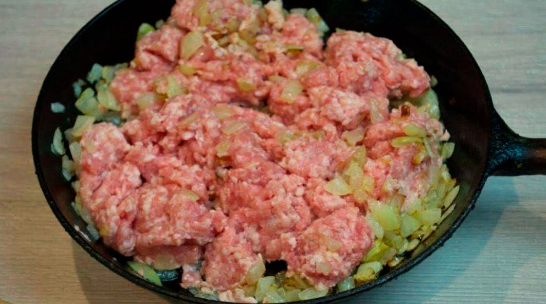 Начинка из фарша обжаренного с луком   http://img.povar.ru/