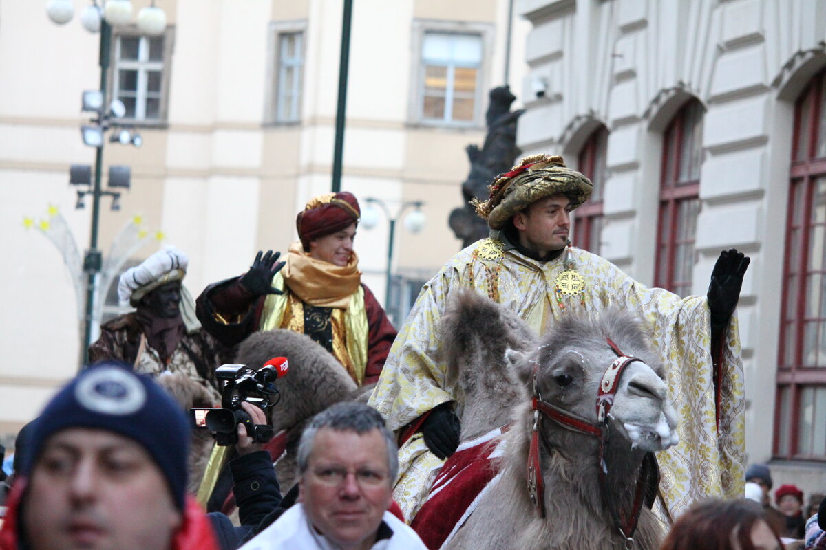 Kings parade. праздник в честь святой марты в испании. лос анджелес кингз парад. кавалькада волхвов в испании. Kings parade.