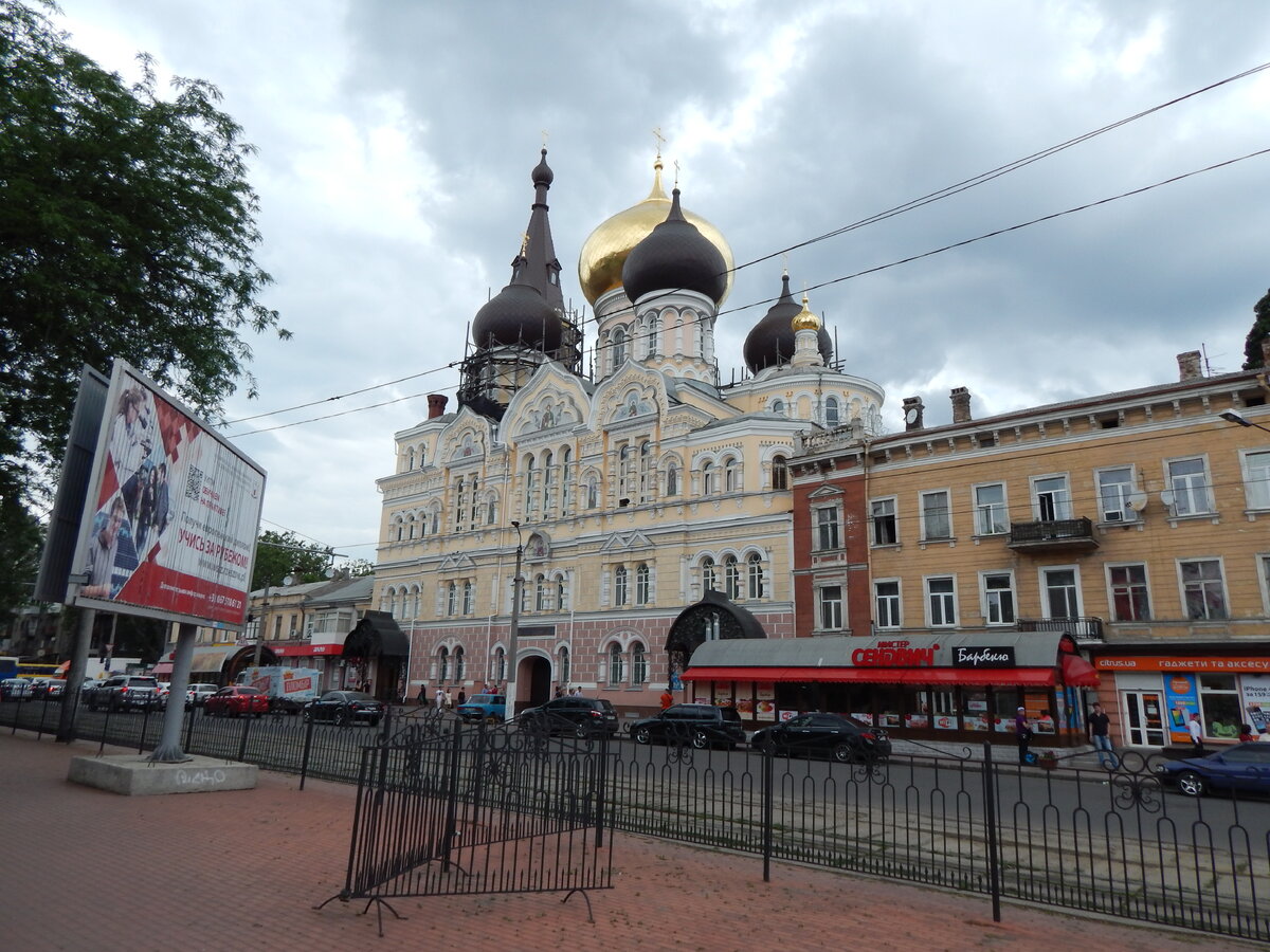 Вид с вокзала на улицу Одессы.