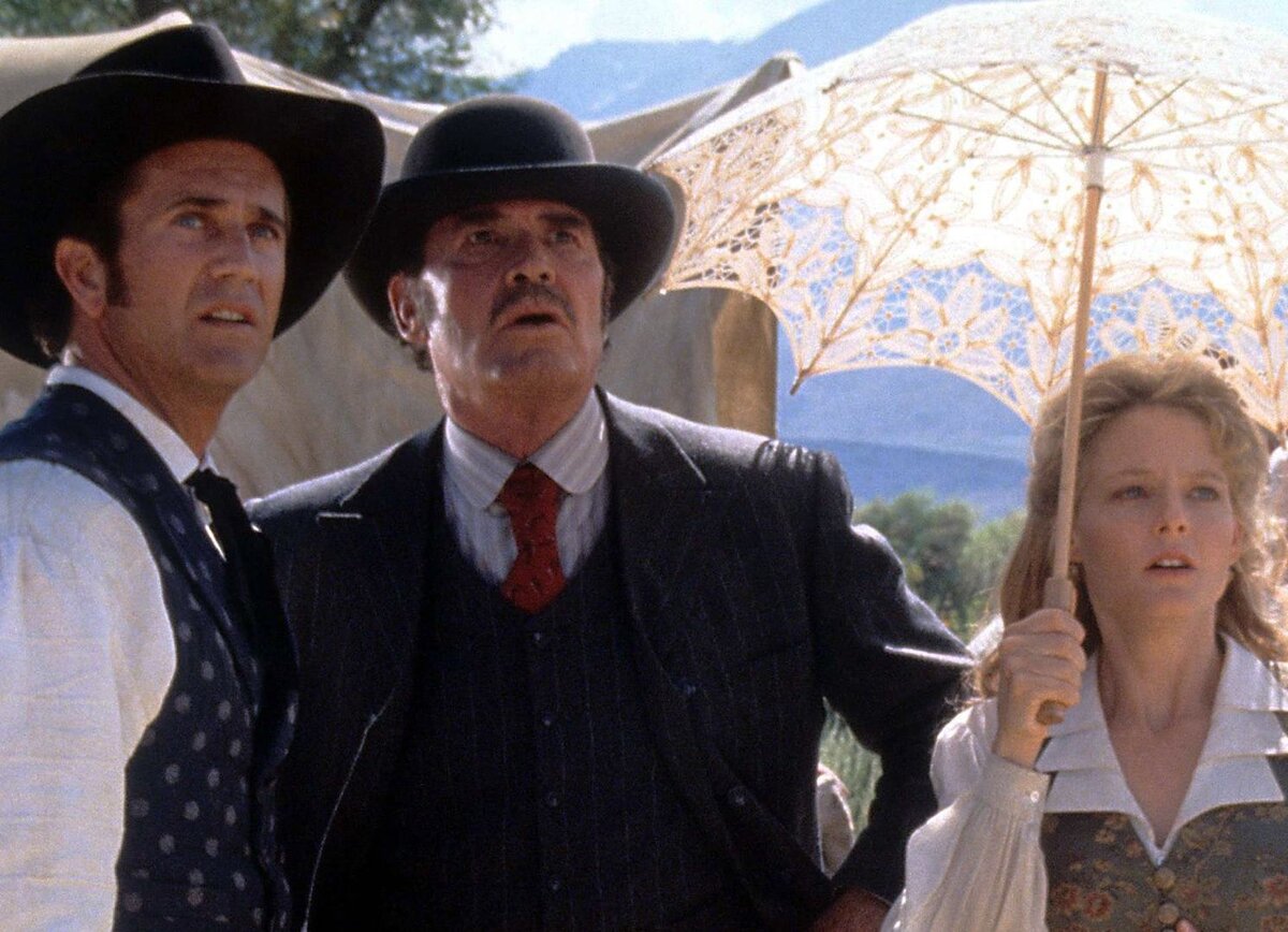 Фильм Ричарда Доннера. В ролях: Мэл Гибсон, Джоди Фостер, Джеймс Гарнер.