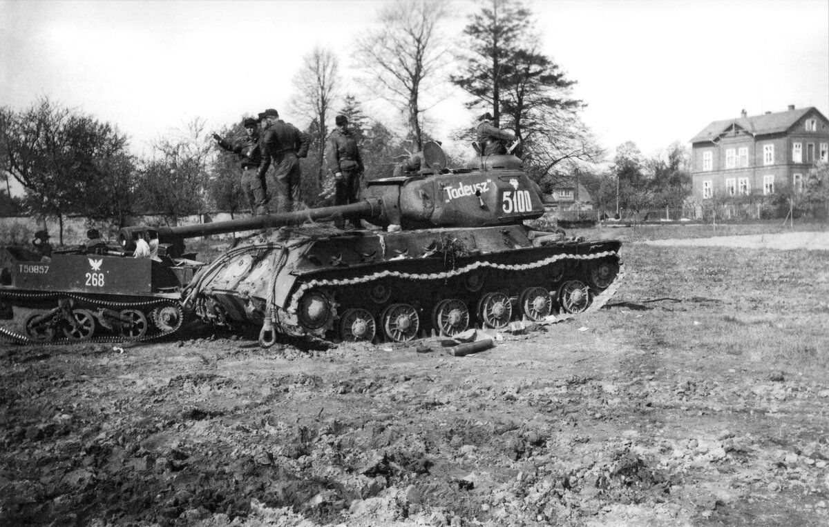 Трофейные танки ИС 2. ИС-2 Вермахт. ИС-2 войска польского. ИС 2 1941. Ис 1944