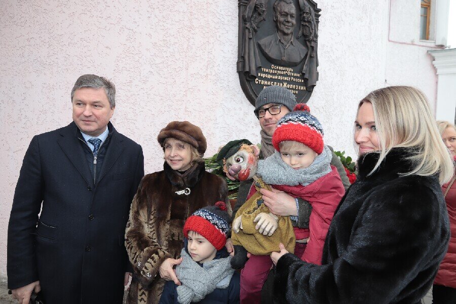 Открытие мемориальной доски Станиславу Железкину. Фото: "Неделя в Округе"