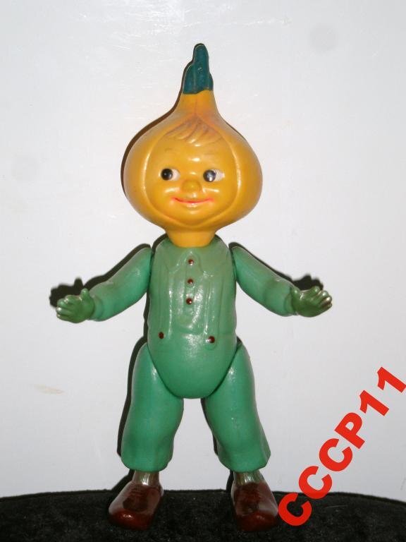 Чиполлино - популярный персонаж среди производителей советских игрушек