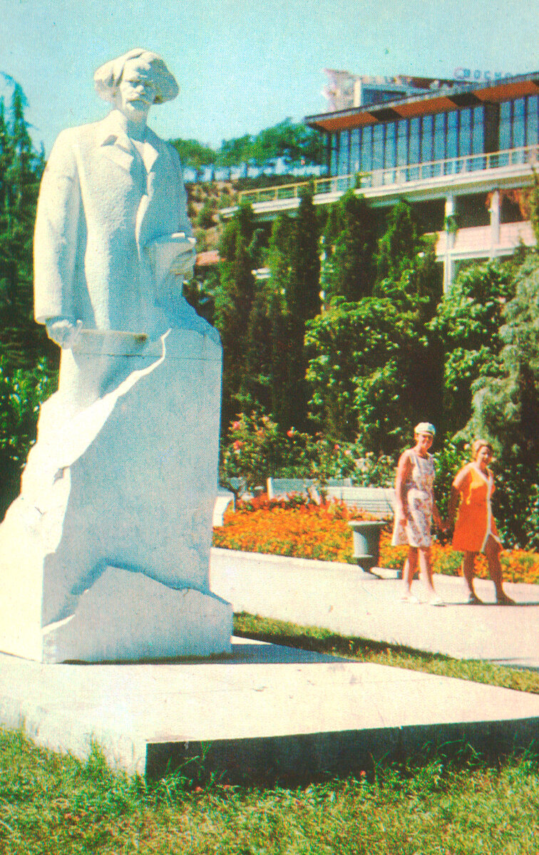 Памятник С. Н. Сергееву-Ценскому. Фото Р. Якименко