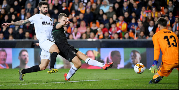 Гол Классона на 63 мин оставляет шансы на общий успех.  Будем ждать ответной игры и болеть вместе.
