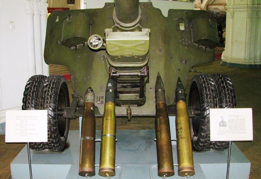 Калибр 122 мм. Пушка ЗИС-2. Пушка 122мм снаряд. 122 Мм пушка. ЗИС 122 мм пушка.