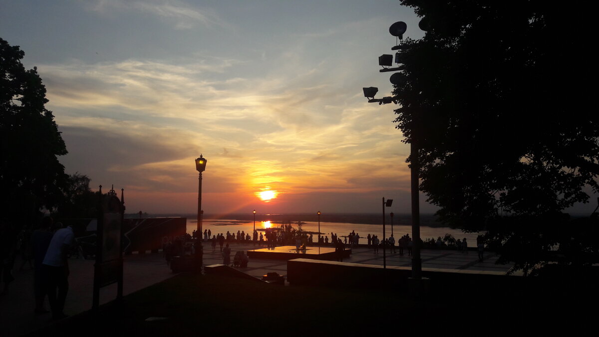 Sunset in Volga River. Photo by Galina Pogodina