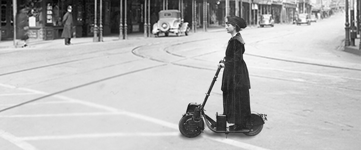 фото 1916. Лондон.                                                                                                                                                                
Леди Норман на своем скутере.
image: Paul Thompson / FPG / archive photos / getty images