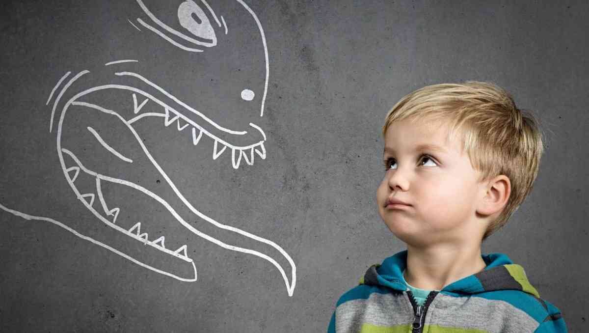 Ребенок воспитание страхом. Детская тревожность. Ребенок воспитание страхом. Воспитание страхом текст. Испуганный ребенок.