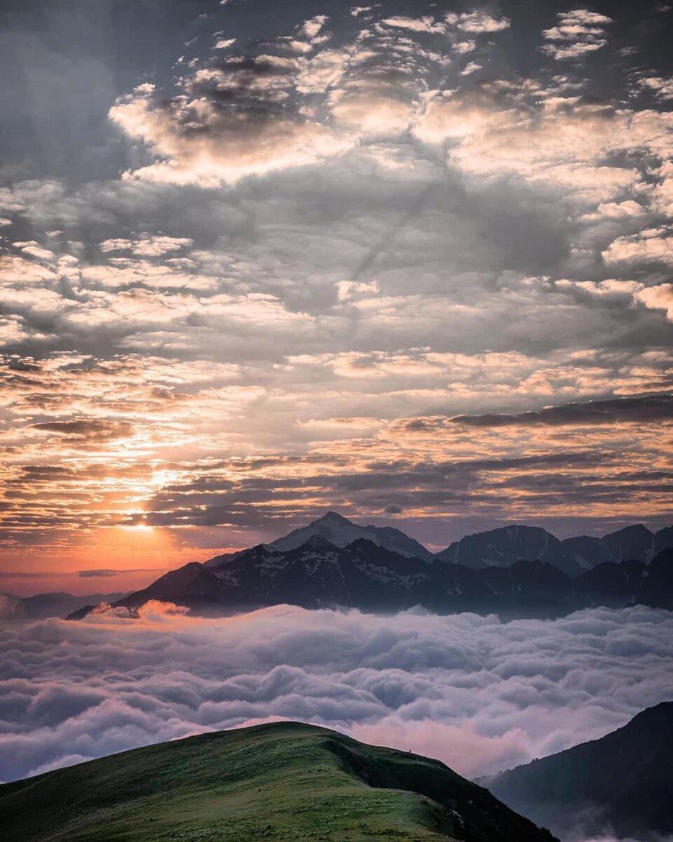 Горы в окрестностях Красной Поляны