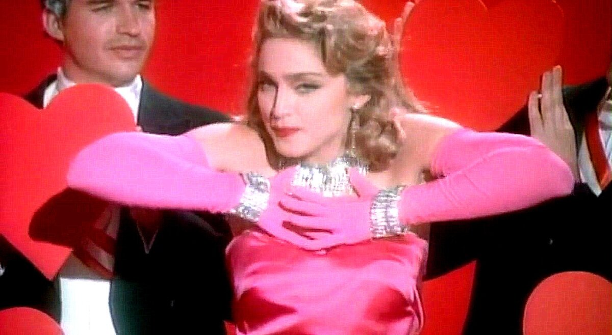 Madonna material girl. Мадонна в клипе material girl. Мадонна материал герл. Монро material girl. Madonna material girl пятый канал.