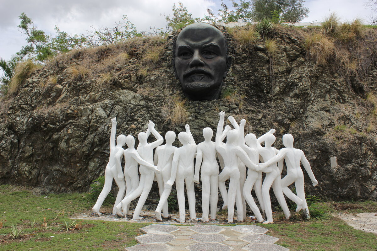 Памятник В.И. Ленину в Регле