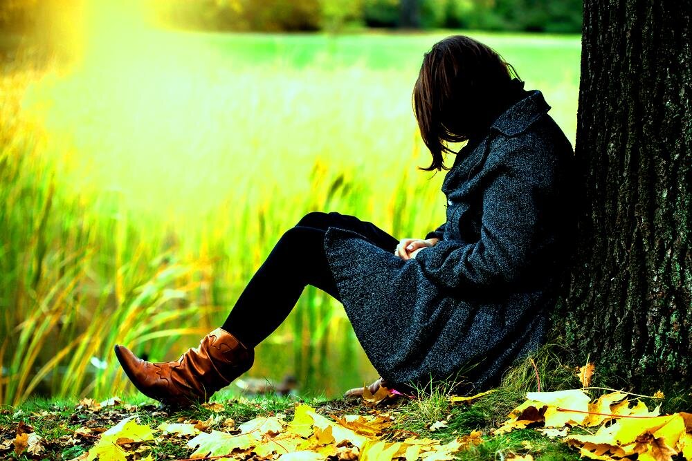 Грустная женщина (фото взято с сайта https://ru.depositphotos.com/)