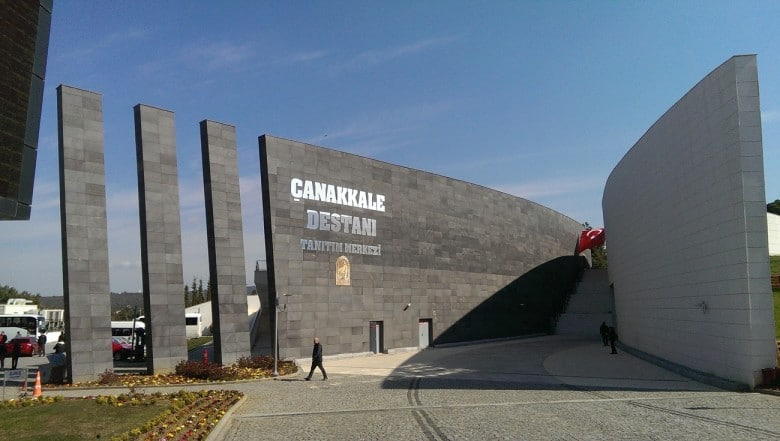 https://gezilmesigerekenyerler.com/wp-content/uploads/2015/09/Canakkale-Destani-Tanitim-Merkezi-01.jpg
