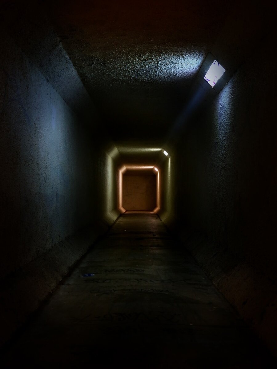 https://cdn.pixabay.com/photo/2015/07/11/23/01/tunnel-841434_1280.jpg