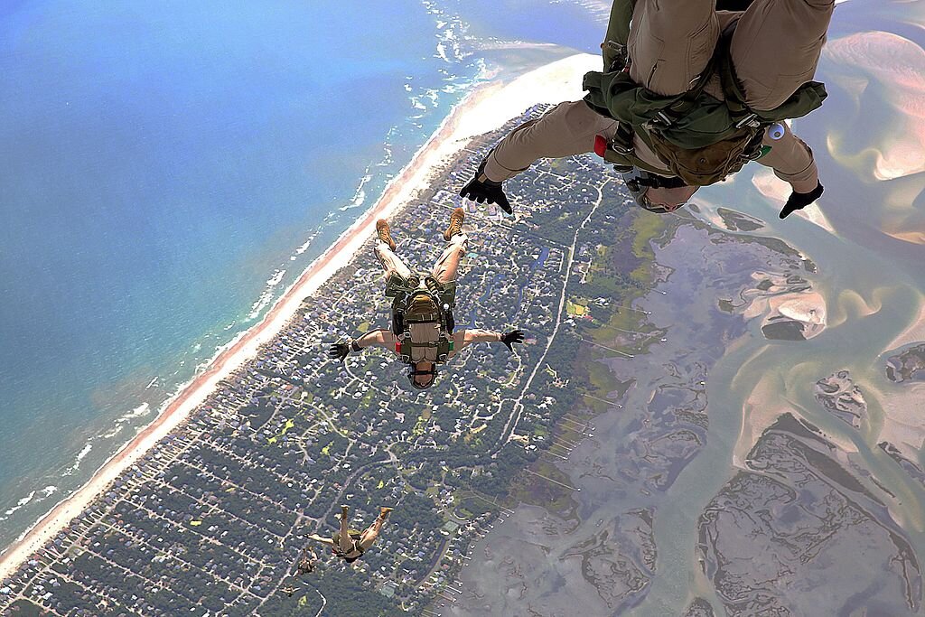 Тренировочный высотно затяжной прыжок