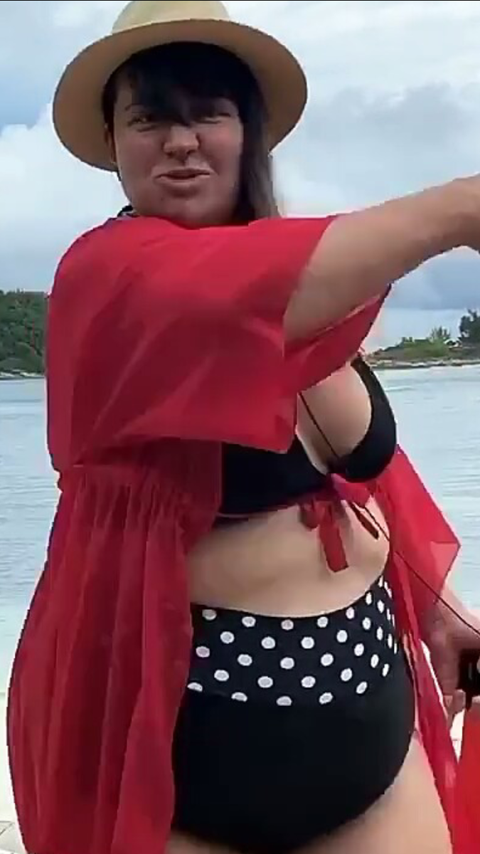 Александра Черно.