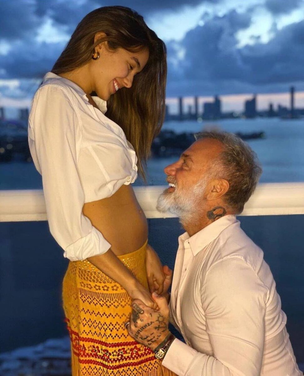 Об этом счастливые будущие родители сообщили в Instagram. 
Итальянский бизнесмен Джанлука Вакки, которого в народе называют «танцующим миллионером», в свои 52 года впервые станет папой. Радостной новостью он и его девушка Шэрон Фонсека, 27-ми лет от роду, поделились в Instagram. Будущие родители специально сделали это в Международный день матери.