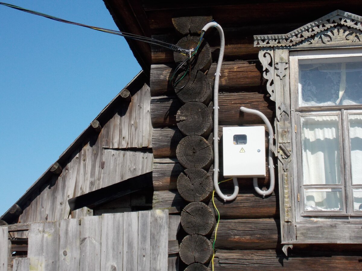 Новый щиток на доме.