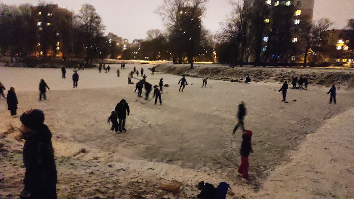 Каток на пруду в Воронцовском сквере