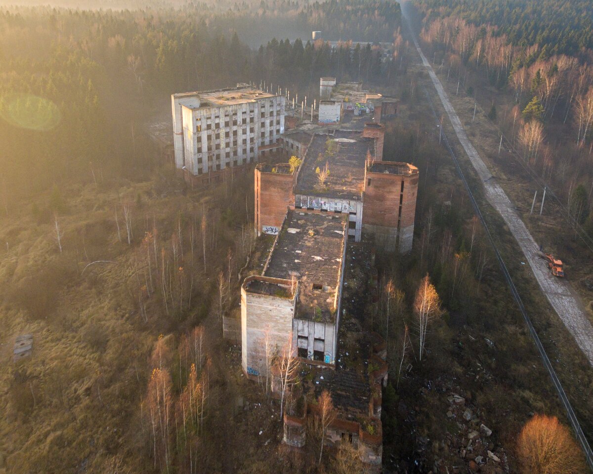 Заброшенный санаторно-больничный комплекс в Хотьково. фото автора                 56.265000, 37.960556