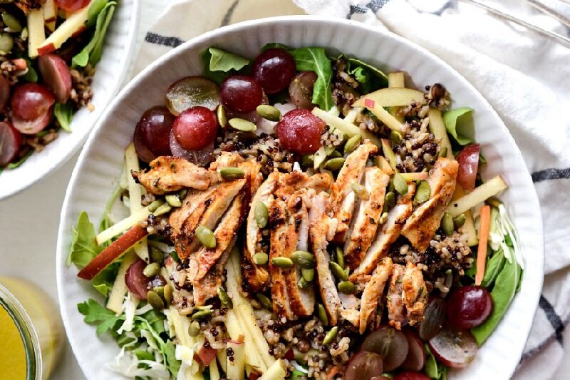 Замечательный салат с виноградом и без майонеза – к Новогоднему столу вместо Оливье 