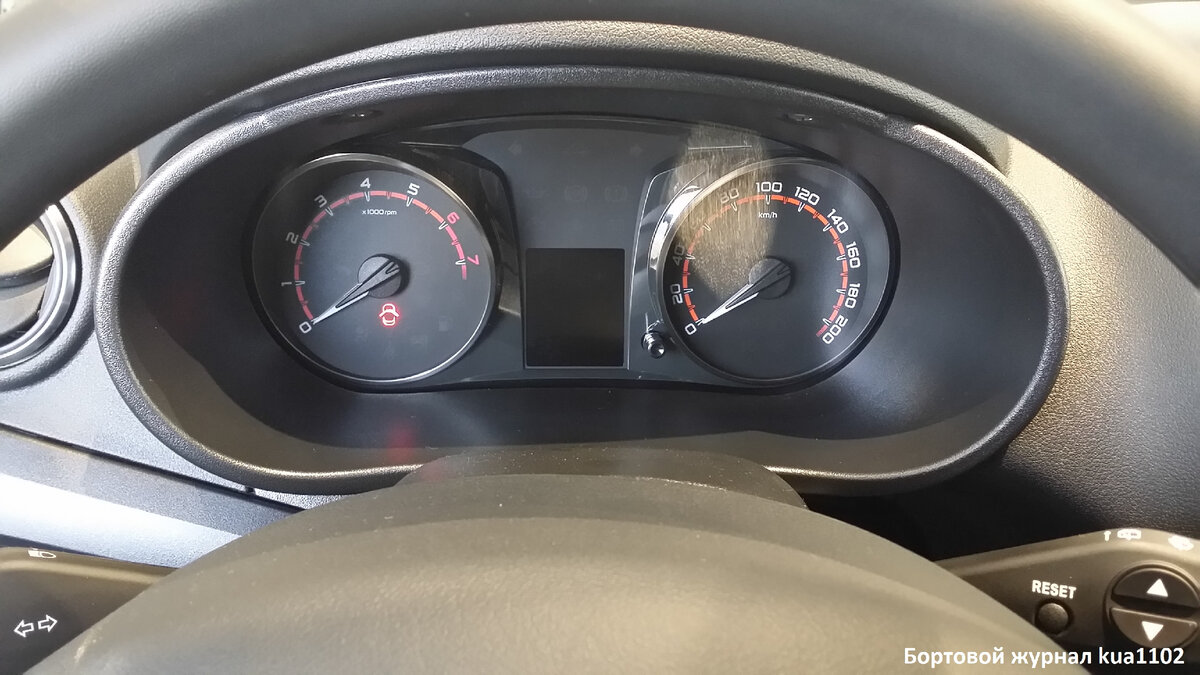 А вот так выглядит приборная панель на обычной LADA Granta. Автор фотографии kua1102