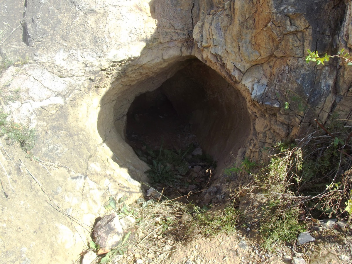 скальный разлом. егорьевская пещера новосибирская область. барсуковские пещеры маслянинский район. пещера летучие мыши новосибирская область. новосибирск пещеры.