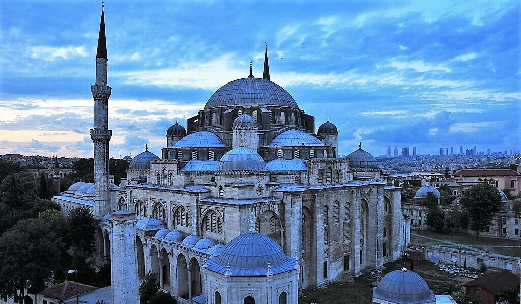 Мечеть Шехзаде (источник: https://moystambul.ru/mecheti-stambula-kotorye-stoit-posmotret-top-20/sehzade-camii-3/)