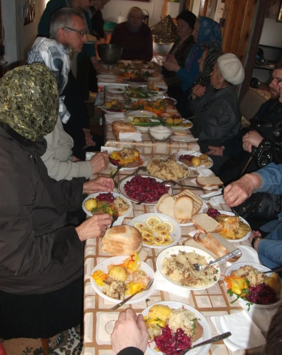 поминальный стол в храме