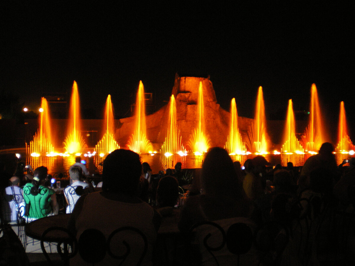 Шоу танцующих фонтанов