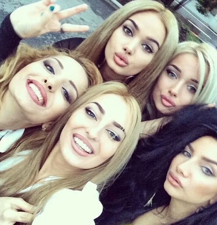 Найдите отличия:) Красивые, да. Разные - нет. И в чем смысл в такой красоте?