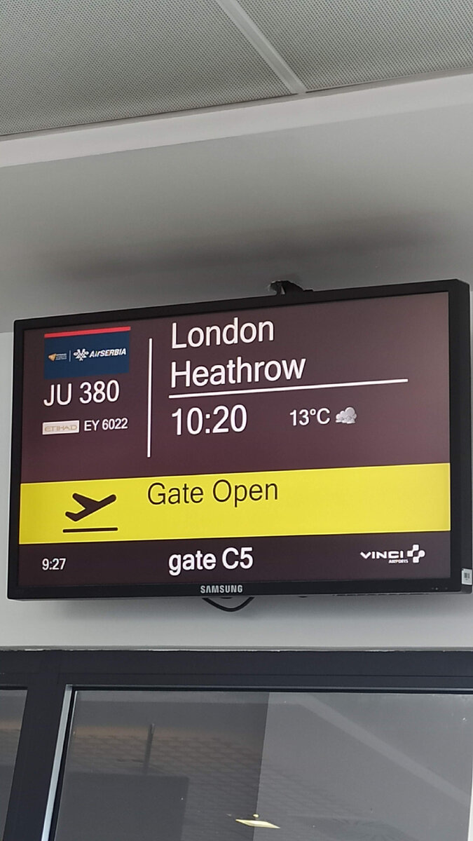 Это табло с нашим рейсом 