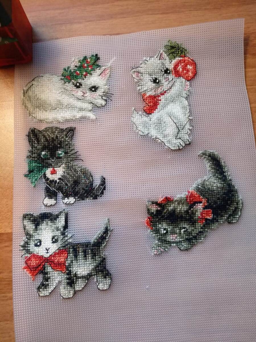 Готовая работа. Lettstich Christmas Kittens Toys