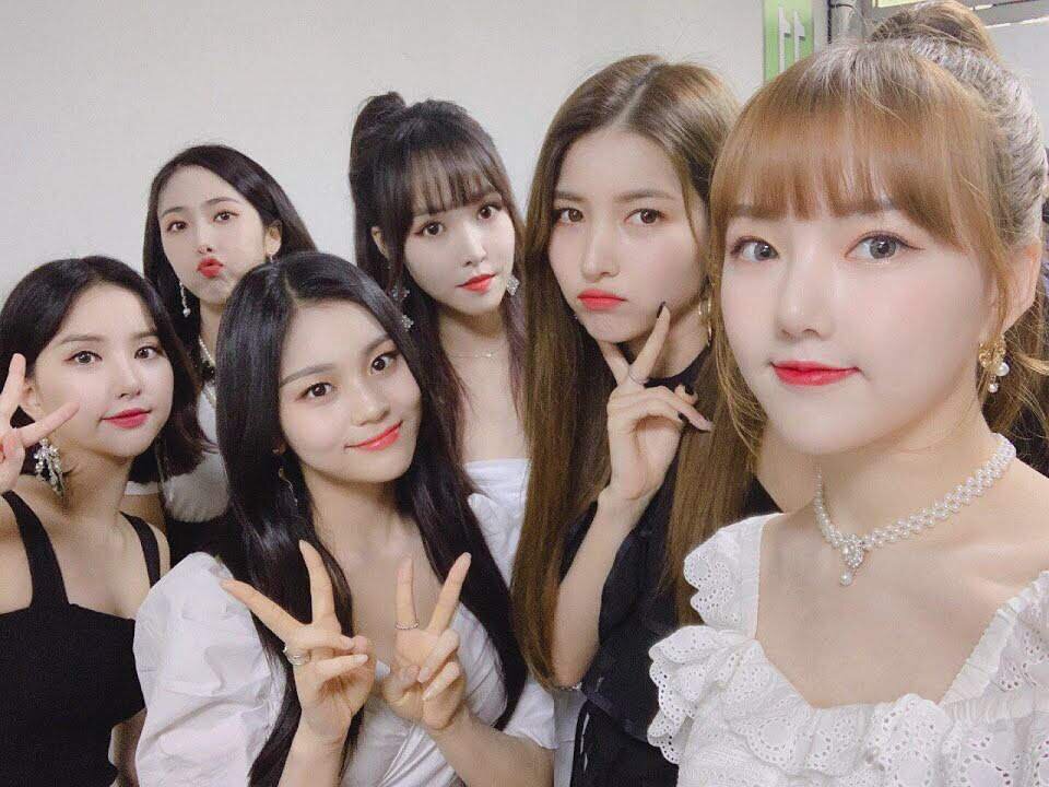 Gfriend. Распались в 2021 году по истечении срока контрактов. 