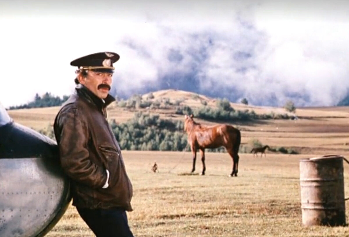 Кадр из кинофильма "Мимино", 1977 г., режиссер Георгий Данелия, сценаристы Реваз Габриадзе, Виктория Токарева, Георгий Данелия, композитор Гия Канчели (скриншот)