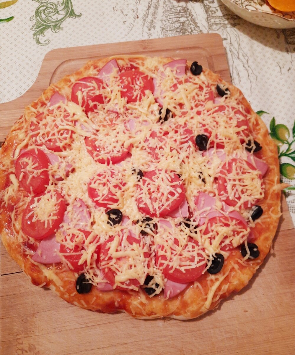 фото домашней пиццы на столе