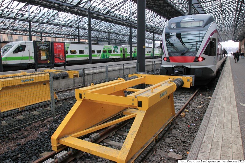 Финские поезда на вокзале в Хельсинки