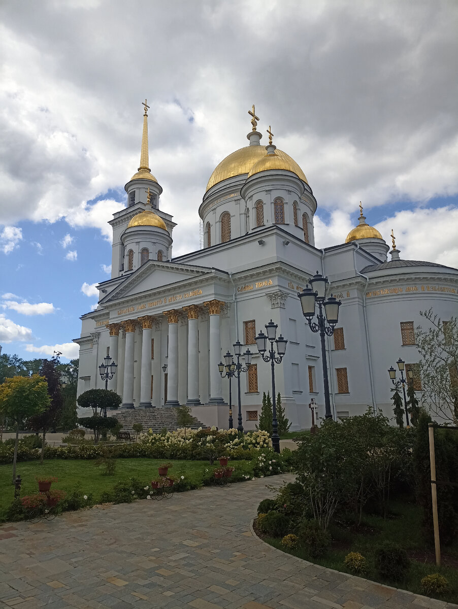 Beautiful winter views of the Novo-Tikvinsky Convent, Ekaterinburg Nicholas II