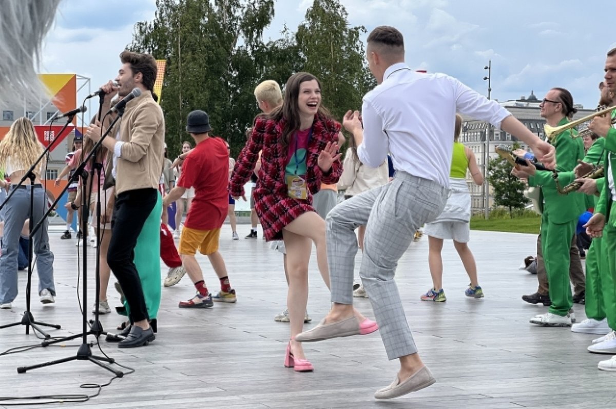    В первый день осени Wink покажет комедийный сериал «Лето в городе»