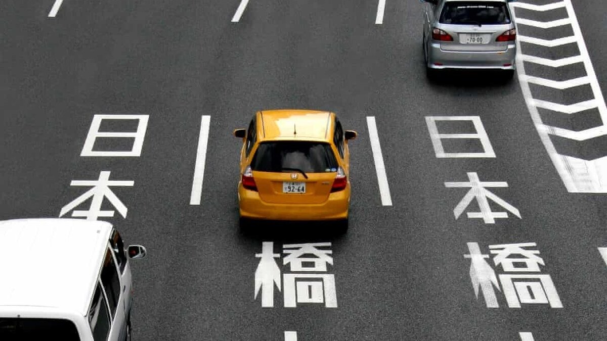     Японских водителей стали угощать алкогольными напитками, чтобы они на личном опыте убедились в опасности вождения в нетрезвом виде.