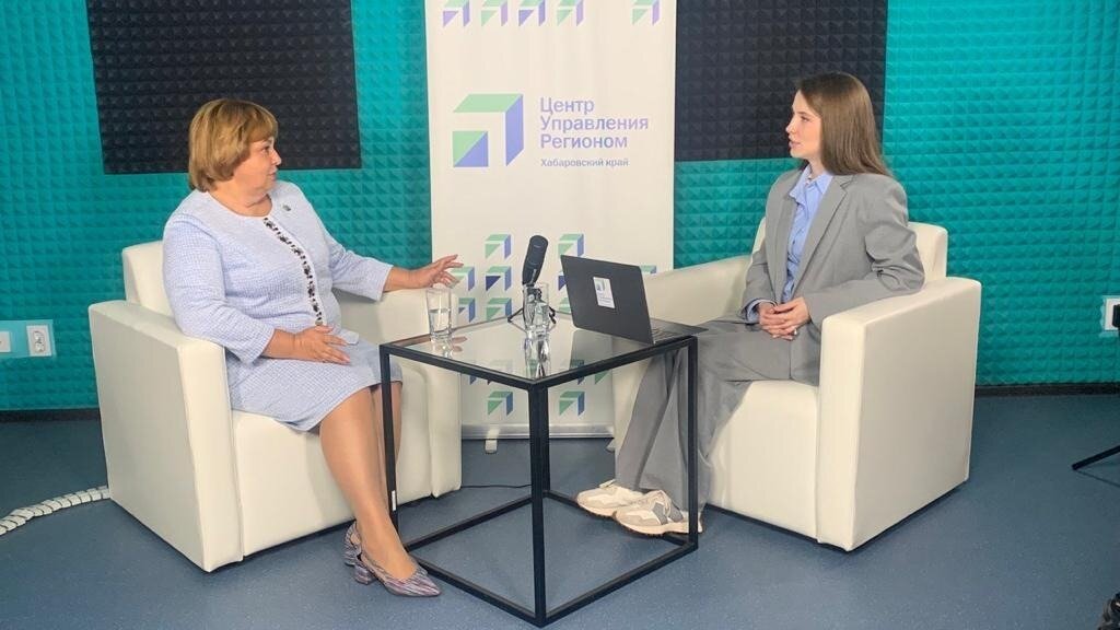     Виктория Хлебникова рассказала жителям региона про начало нового учебного года, про школьную форму и рабочие тетради. Трансляция прошла при поддержке Центра управления регионом Хабаровского края.