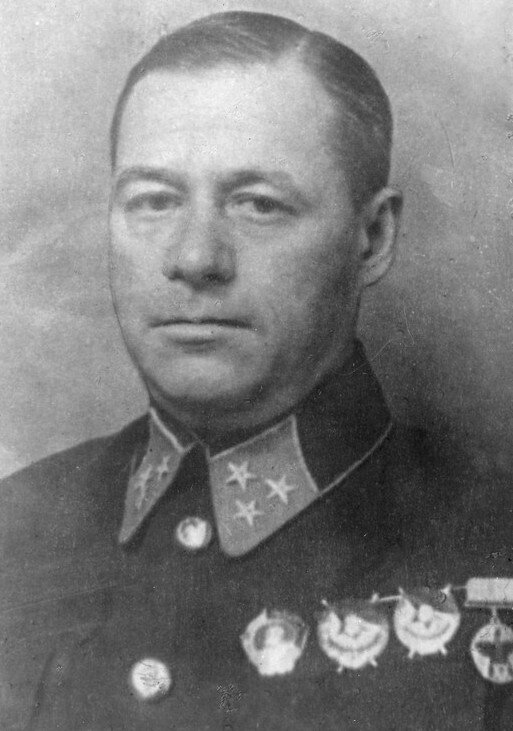 Романенко Прокофий Логвинович- командующий 5 танковой армией. В его подчинении были 1 и 26 танковые корпуса
