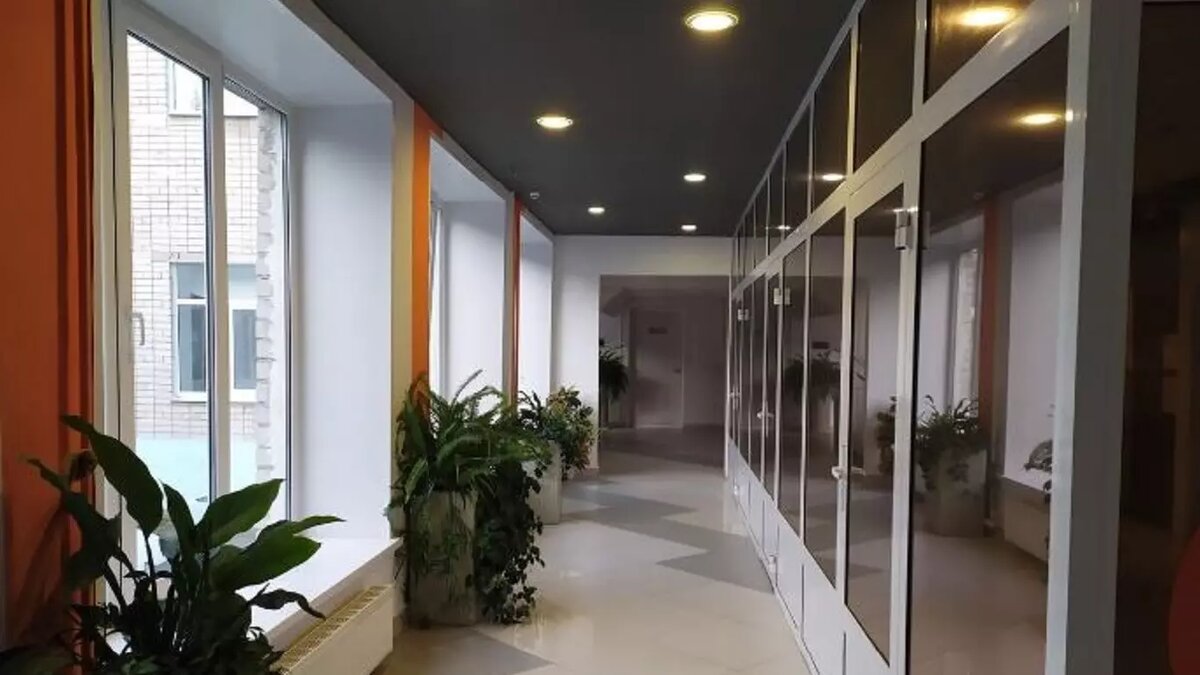     Знаменитый Республиканский лицей-интернат в поселке Италмас может утратить свой привилегированный статус. В начале учебного года стало известно, что учредитель — минобразования региона — намерен отказаться от своего учебного заведения и передать его в управление администрации Завьяловского района.