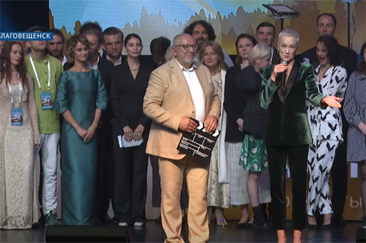    Фильмы, спектакли и много звезд.