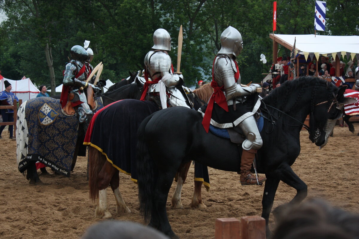 Турнир Святого Георгия - настоящий рыцарский турнир, проводимый по кодексу XV века. 