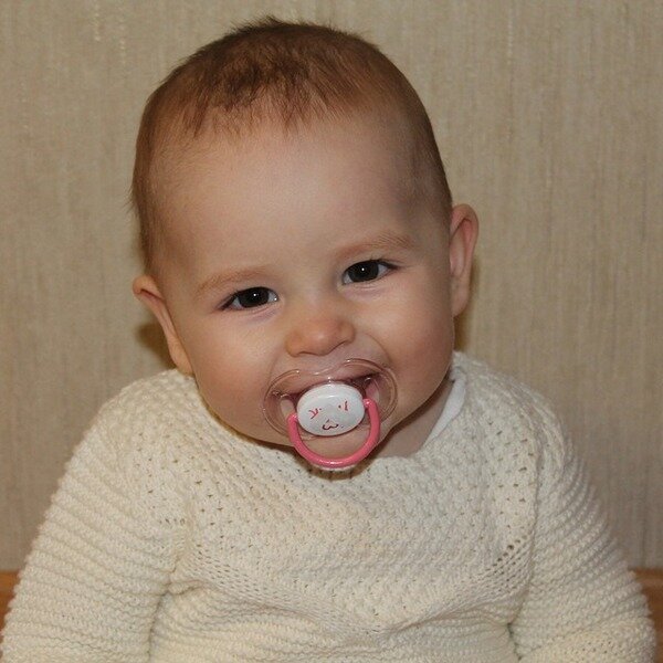 Фото от https://cdn.pixabay.com/photo/2016/05/19/18/44/baby-1403701_960_720.jpg