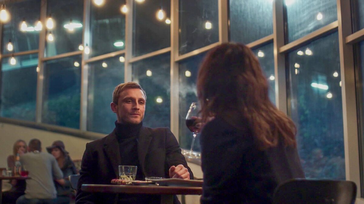 Действие сериала происходит главным образом ночью